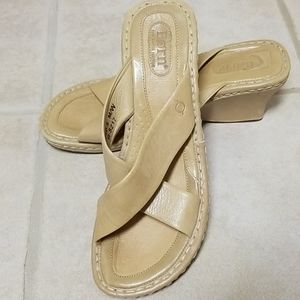 BORN WEDGES WOMENS 9